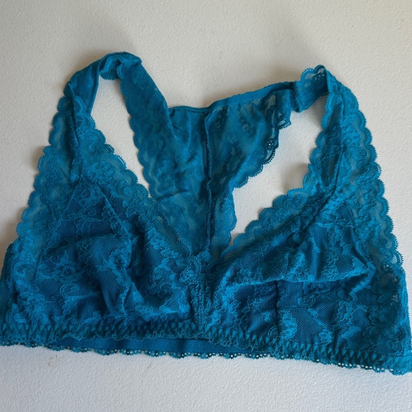 Victoria's Secret Blue Lace Bra with Scalloped Edges - Picture 1 of 3